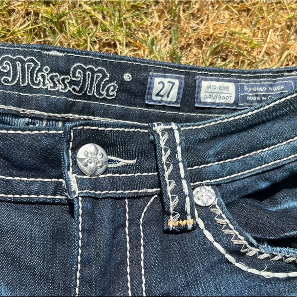 Miss Me Curvy Mid-Rise Boot Jeans - Picture 4 of 7